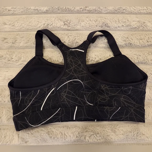 Under Armour Black Sports Bra - Picture 2 of 3